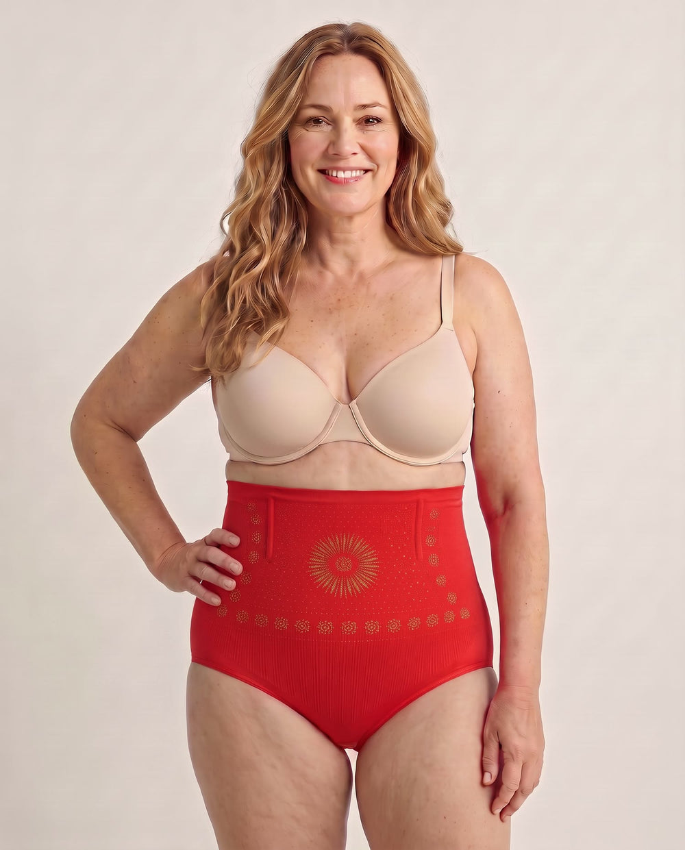 Vrouw in de HighFitPro rood, vooraanzicht